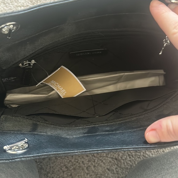 Michael Kors purse - Picture 6 of 6